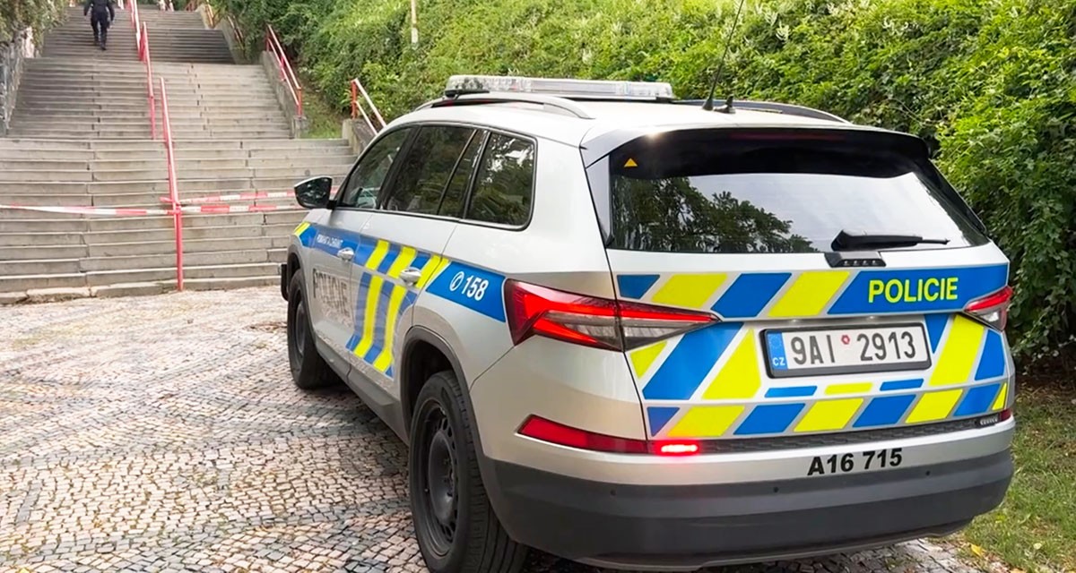 Прохожая обнаружила на улице в центре Праги два трупа