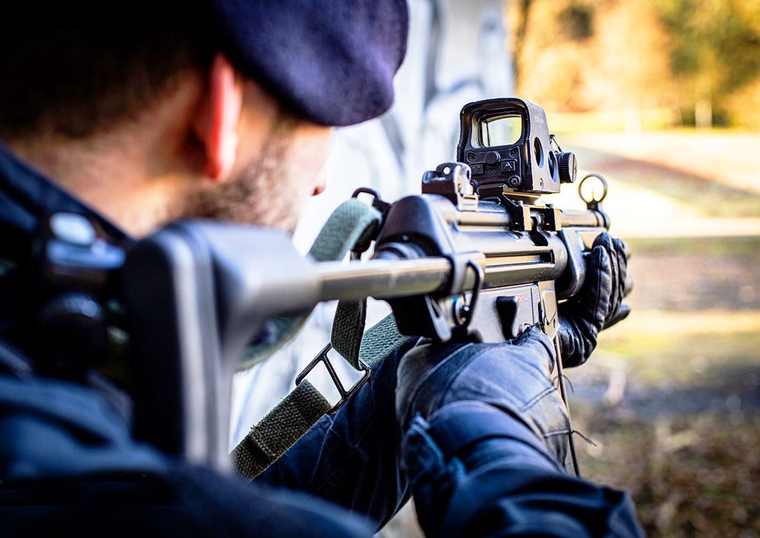 В Чехии полицейский застрелил агрессивного мужчину