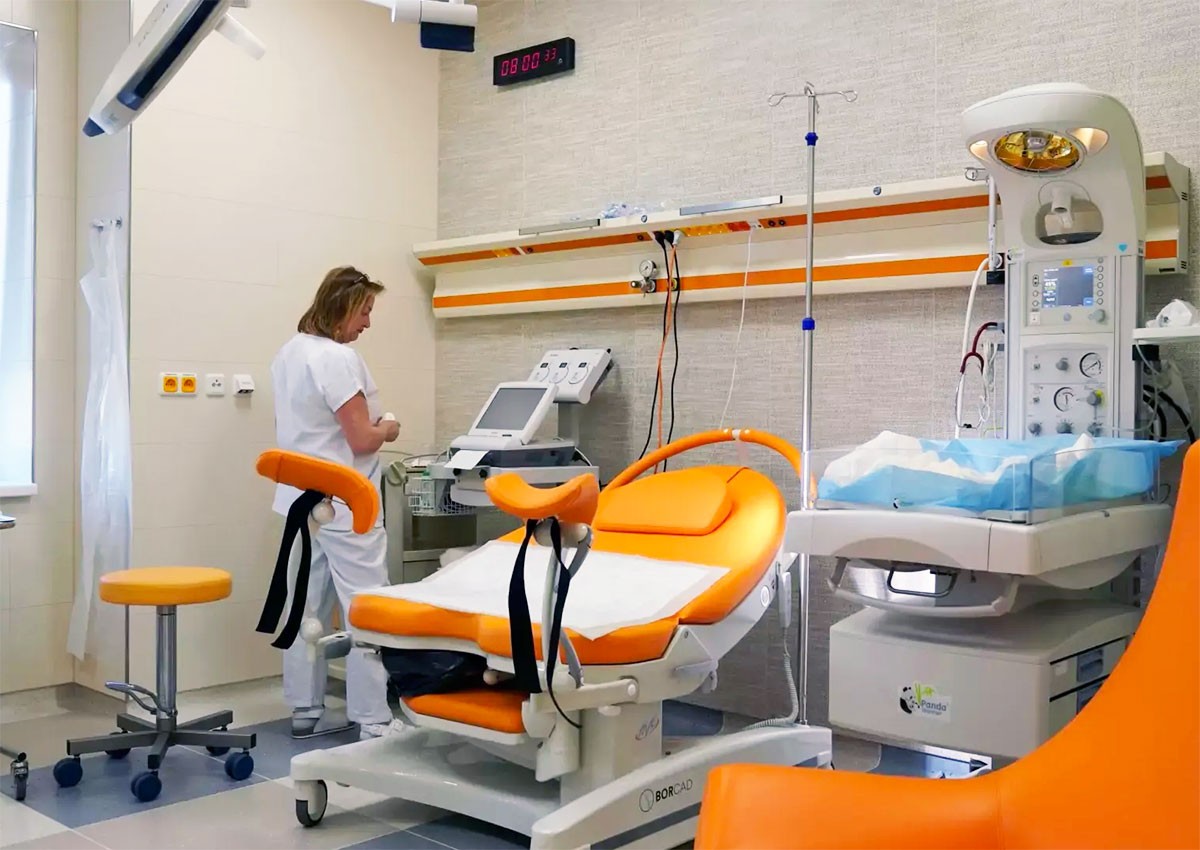 Чешские врачи объяснили, как беременность 12-летней школьницы могла остаться незамеченной