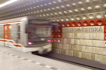 Станция метро Staroměstská возобновит работу в среду, но пока только на выход