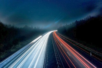 Пешеход со второй попытки нашел смерть на автомагистрали в Чехии