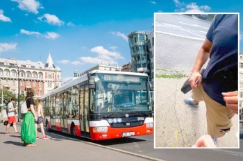 Транспортное предприятие Праги прокомментировало инцидент с контролером, ударившим украинку в живот