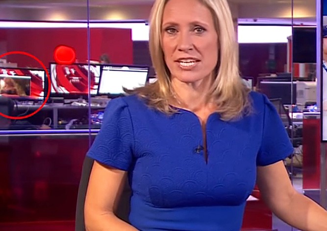 Сотрудник BBC смотрел эротический ролик во время прямого эфира: видео