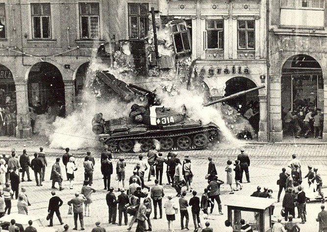 Ровно 49 лет назад войска Варшавского договора вторглись в Чехословакию