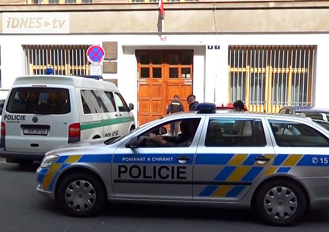В пражском суде застрелился конвоир