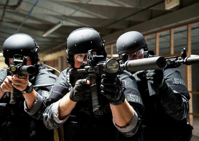 В США спецназ застрелил женщину, угрожавшую покончить с собой