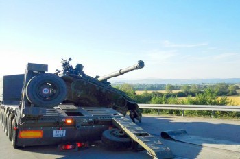 От военных в Чехии «уехал» танк: видео