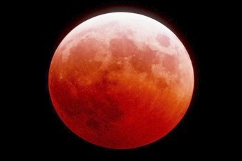 Жители Чехии смогут увидеть «кровавую» Луну вечером 7 августа