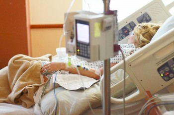 Жители Чехии получат право на оплачиваемый отпуск по уходу за родственниками