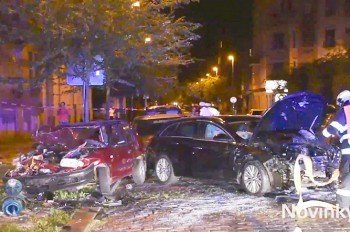 В Праге водитель врезался в шесть припаркованных авто: видео