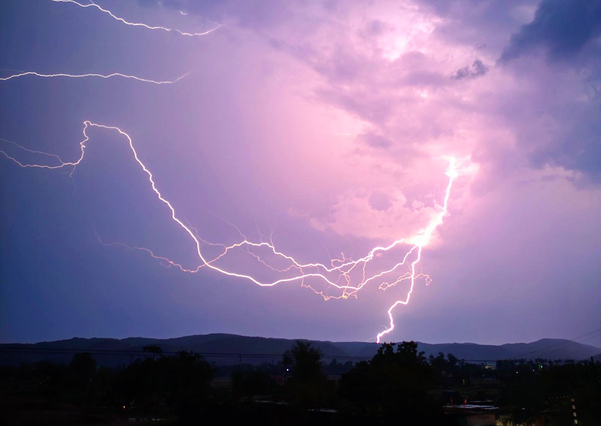 В Чехии молния ударила в подростка на футбольном поле