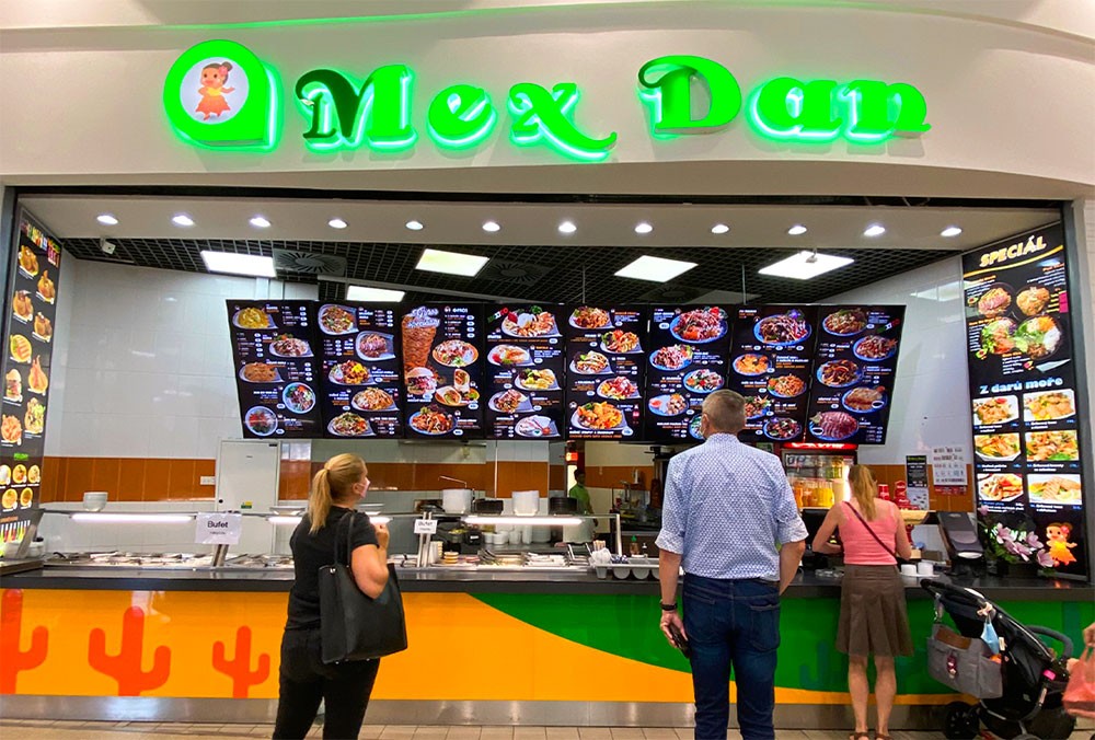 Сотрудники ресторана в Праге за сутки отдраили кухню, закрытую инспекцией