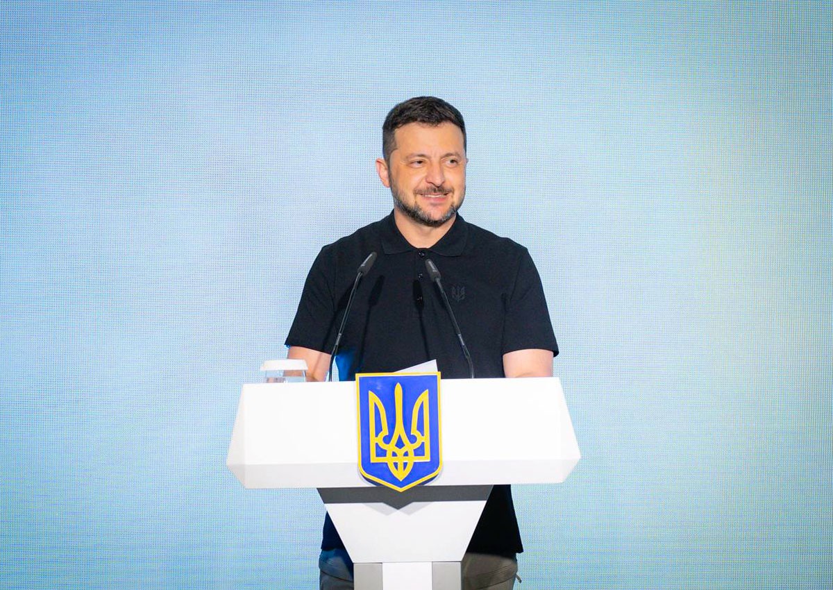 Зеленский предложил разрешить выезд за границу украинцам до 22 лет