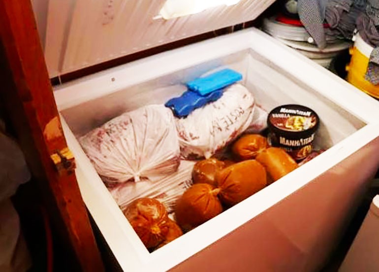 В Чехии вороватые сотрудники вынесли со скотобойни тонну мяса