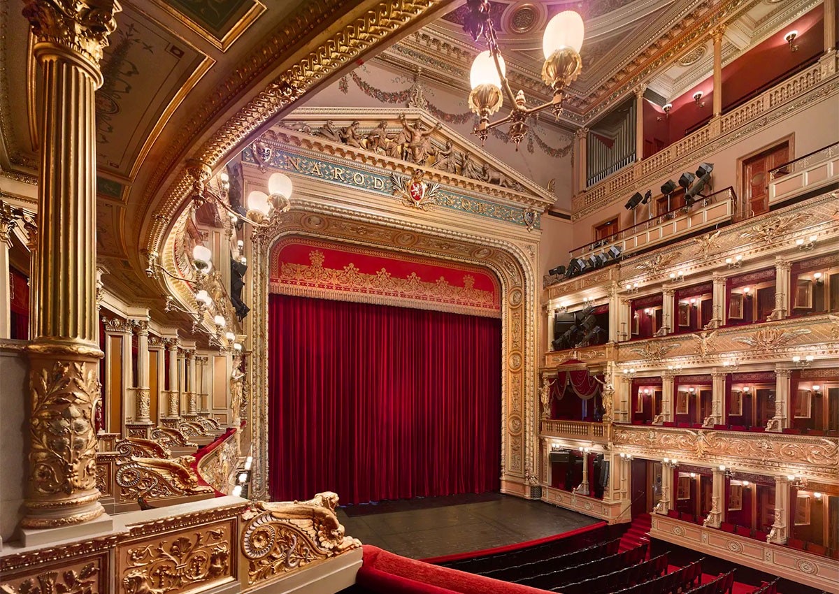 Национальный театр в Праге объявил скидку на все представления в августе и сентябре