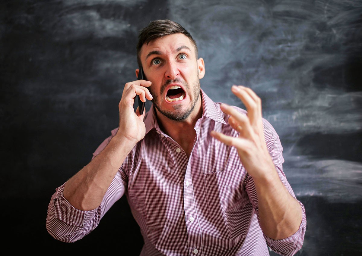 Уголовники, курильщики, мигранты: опрос показал, с кем чехи не хотят жить по соседству