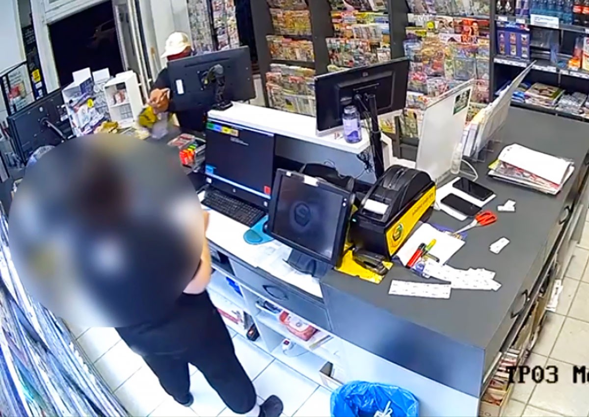 В Чехии грабитель угрожал продавщице «пистолетом», сложенным из пальцев