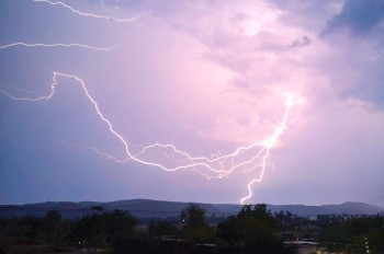 В Чехии молния ударила в подростка на футбольном поле