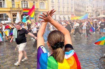 Пражский ЛГБТ-парад собрал десятки тысяч участников: фото и видео