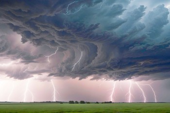 На Чехию надвигаются сильные грозы. Синоптики опубликовали предупреждение