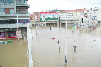 Каким было сильнейшее наводнение 2002 года в Праге: фото и видео