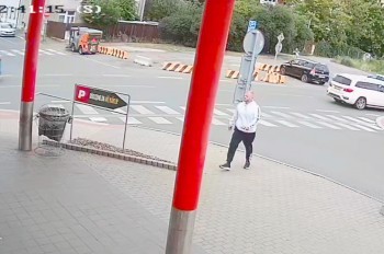 В Праге неизвестный притворился покупателем и отнял телефон у продавца при встрече