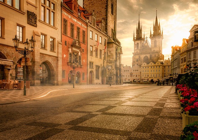 Староместскую площадь Праги эвакуировали из-за подозрительного предмета: видео