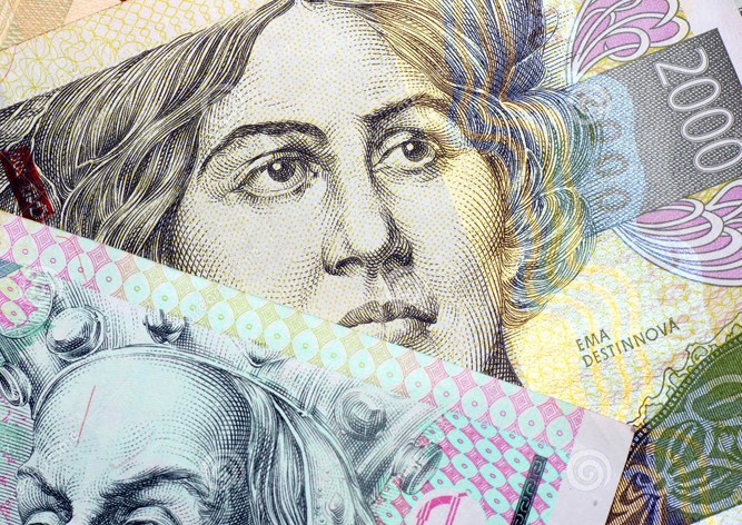 В Чехии женщина-полицейский нашла на улице сумку с 11 млн крон