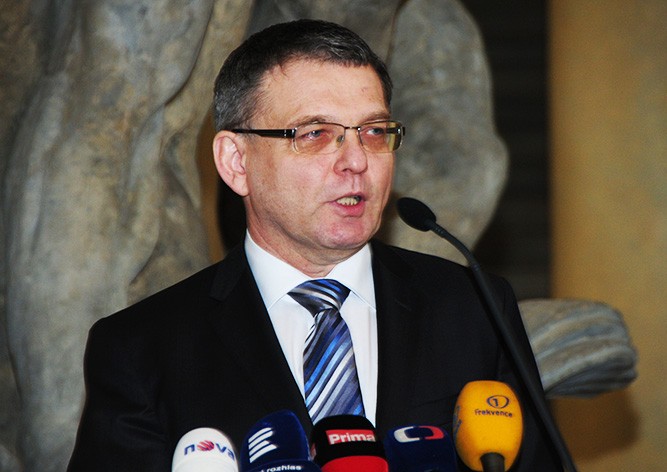 Истекал кровью и думал о Троцком: глава чешского МИД рассказал об аварии