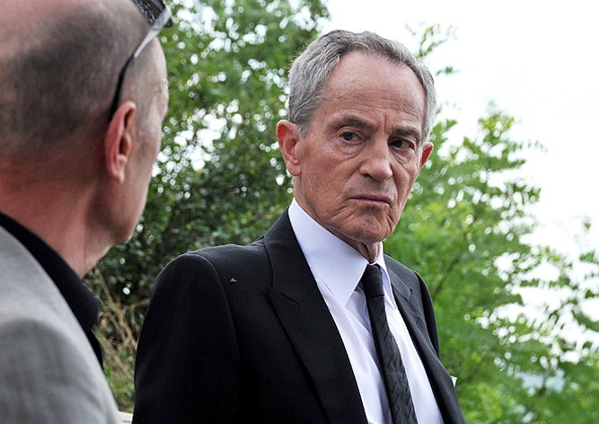 В Праге после падения с Карлова моста скончался актер Ян Тржиска