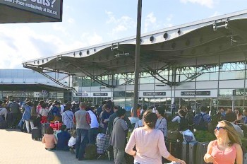 Аэропорт Праги эвакуировали из-за подозрительного предмета