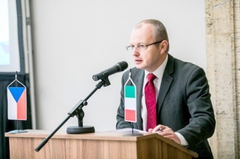 В Чехии замминистра лишили премии за комментарий в Facebook