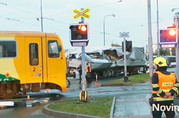 В Чехии поезд столкнулся с фурой: 9 пострадавших