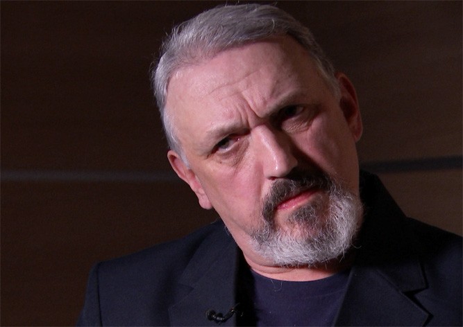 Лидер британских неонацистов оказался евреем и геем