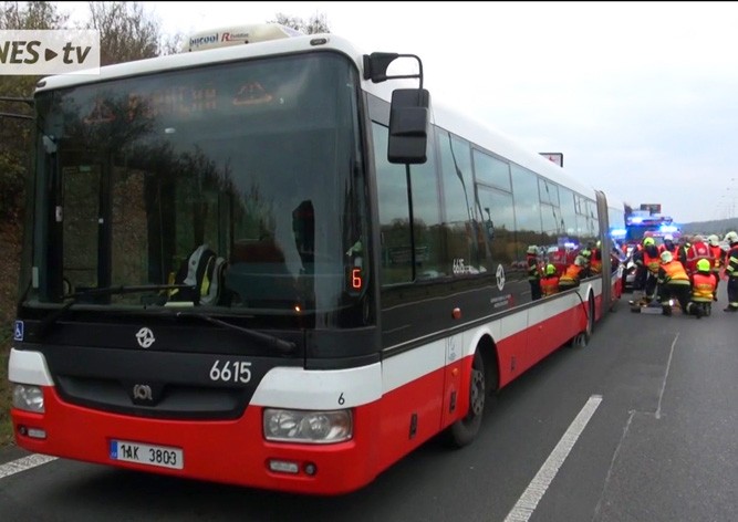 В Праге у автобуса на ходу отвалилось колесо