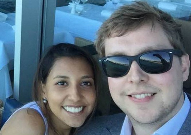 Испугавшийся авиакатастрофы британец наспех сделал предложение девушке