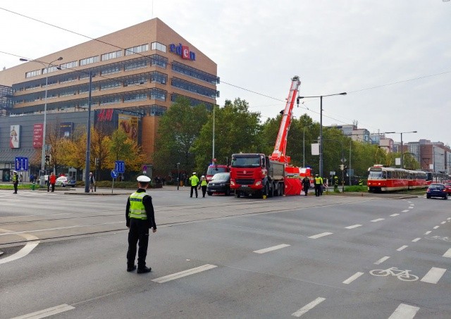 В Праге велосипедист погиб под колесами грузовика