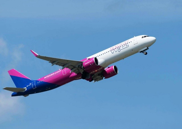 В летевший в Прагу самолет дважды ударила молния