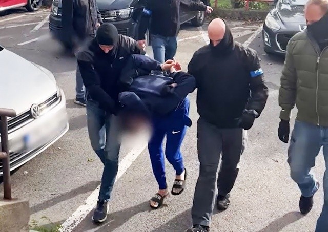 В Праге профессиональный боец избил случайного пассажира метро: видео