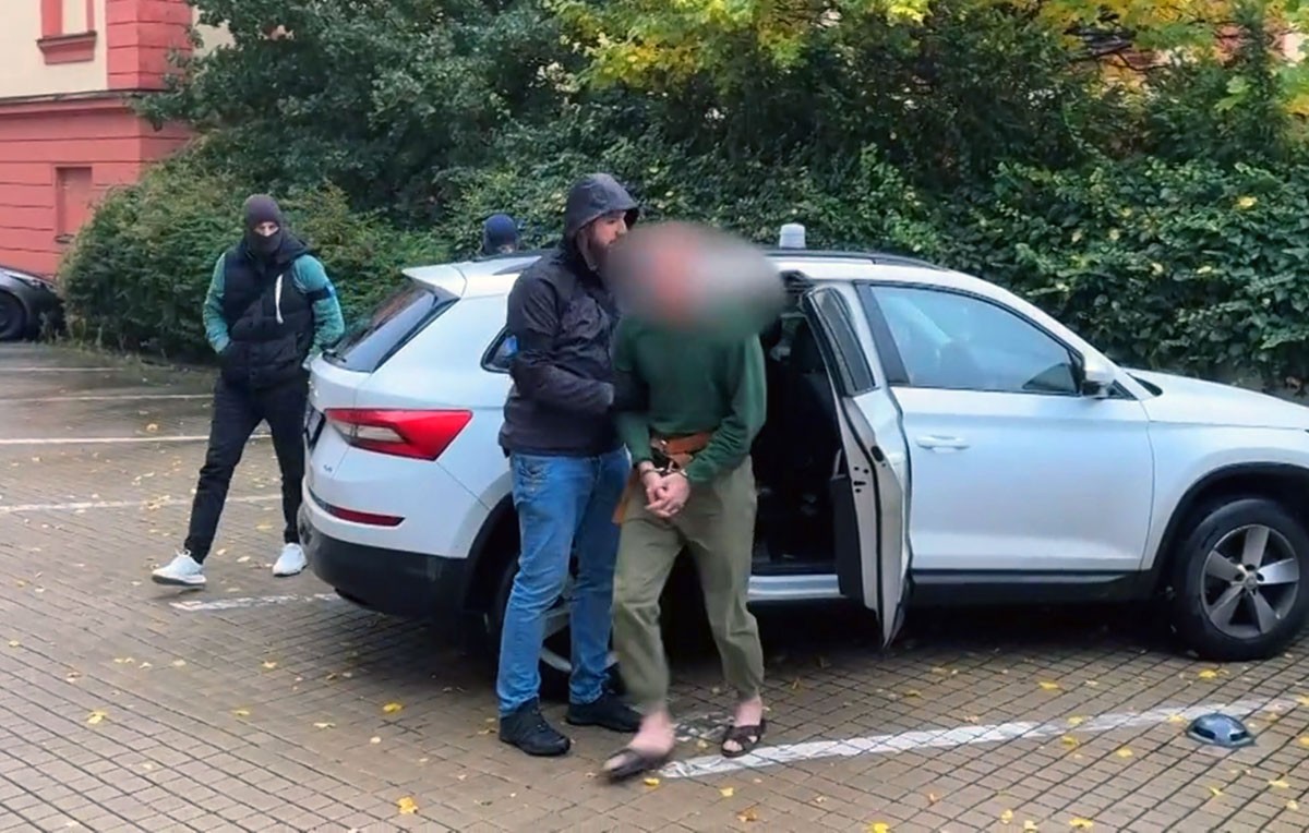 Суд арестовал убийцу-шизофреника, дважды сбегавшего из психбольницы в Праге