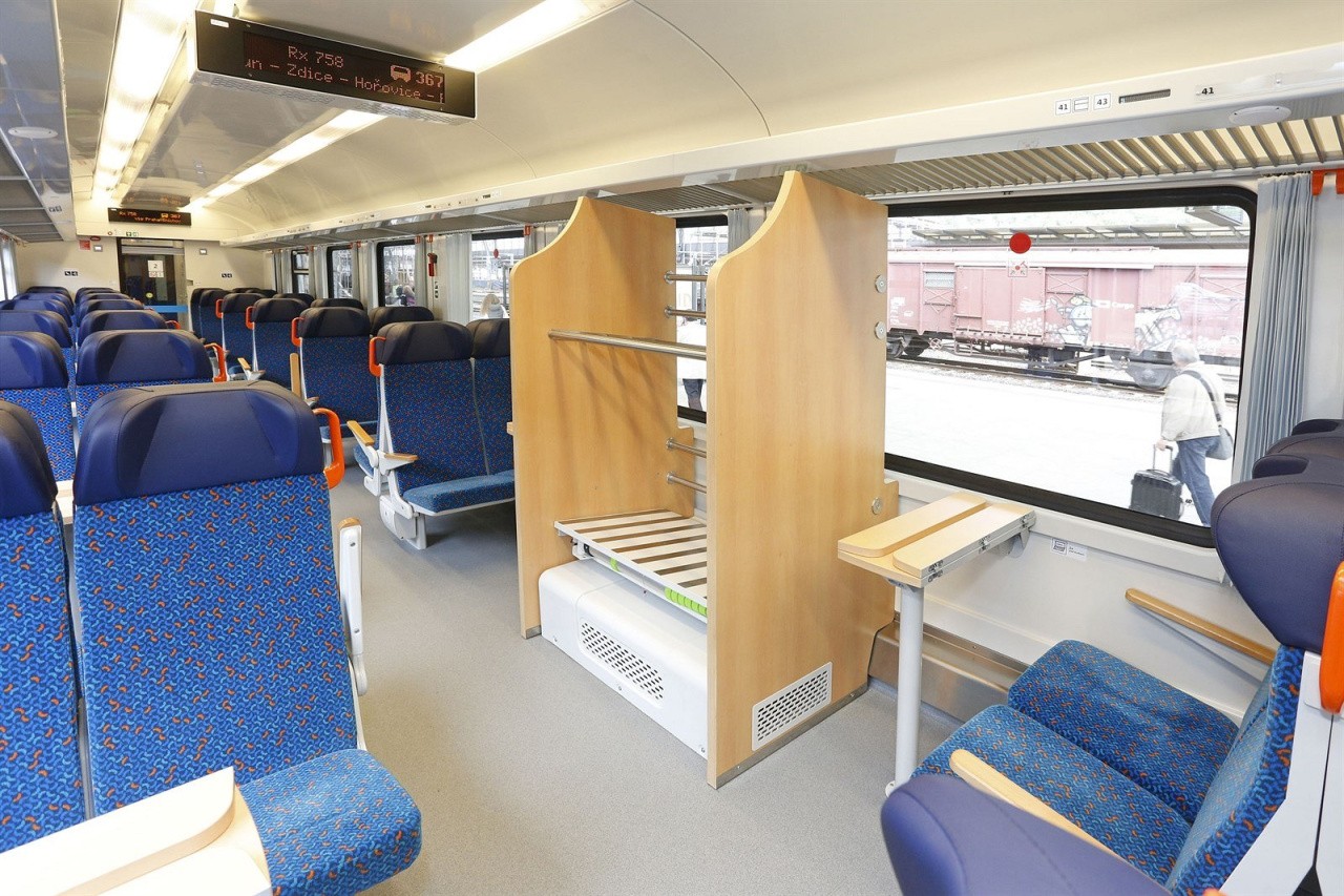 Житель Чехии домогался школьницы в поезде