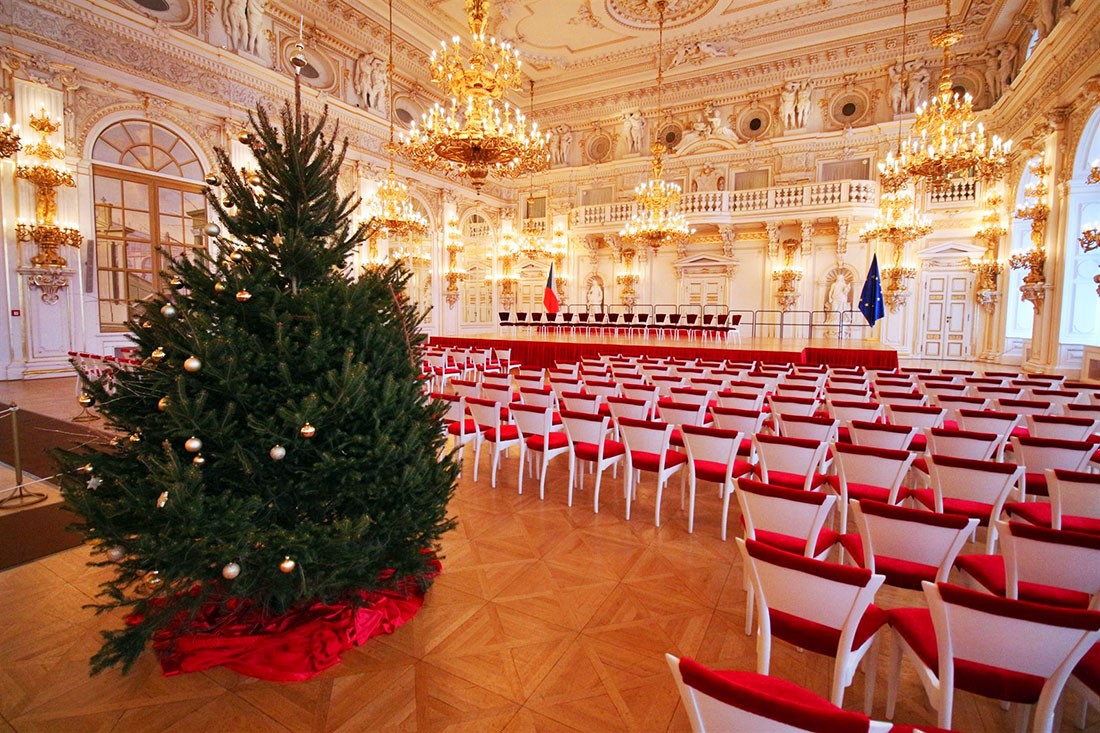 Пражский Град откроет для посещения парадные залы, украшенные к Рождеству