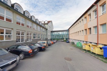 В Чехии ученик погиб в результате падения из окна гимназии