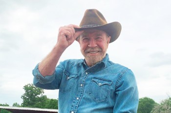 Чак Норрис отменил поездку в Прагу