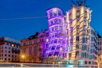 Достопримечательности по всей Чехии окрасятся в пурпурный цвет