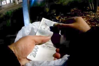 В Чехии пьяный бездомный «засветил» в ресторане 110 тыс. крон. Посетители вызвали полицию