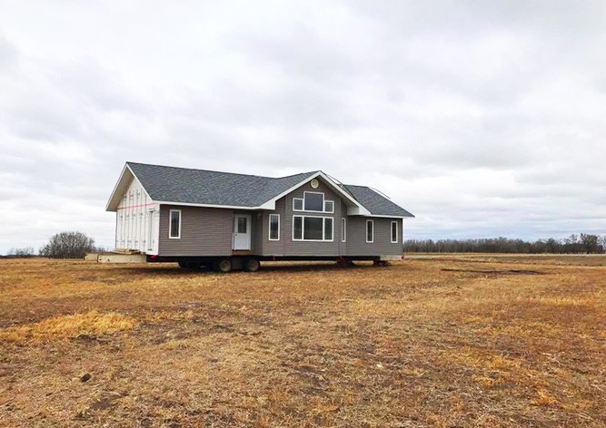 Канадец нашел на своем участке чужой дом