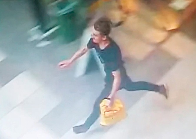 Кража 300 презервативов из чешского магазина попала на видео