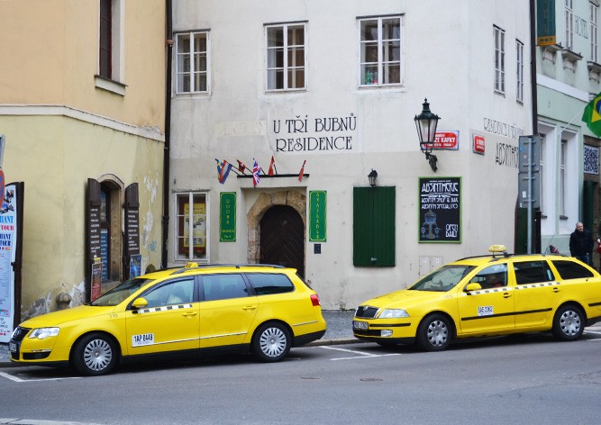 Таксисты извинились перед пражанами за грядущую акцию протеста