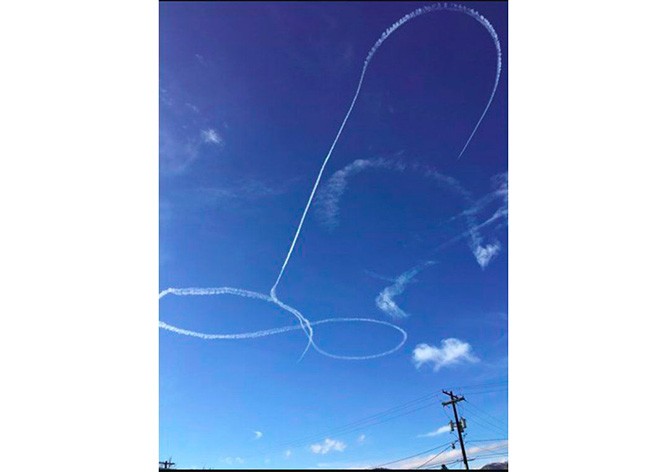 Американский истребитель на учениях нарисовал в небе пенис